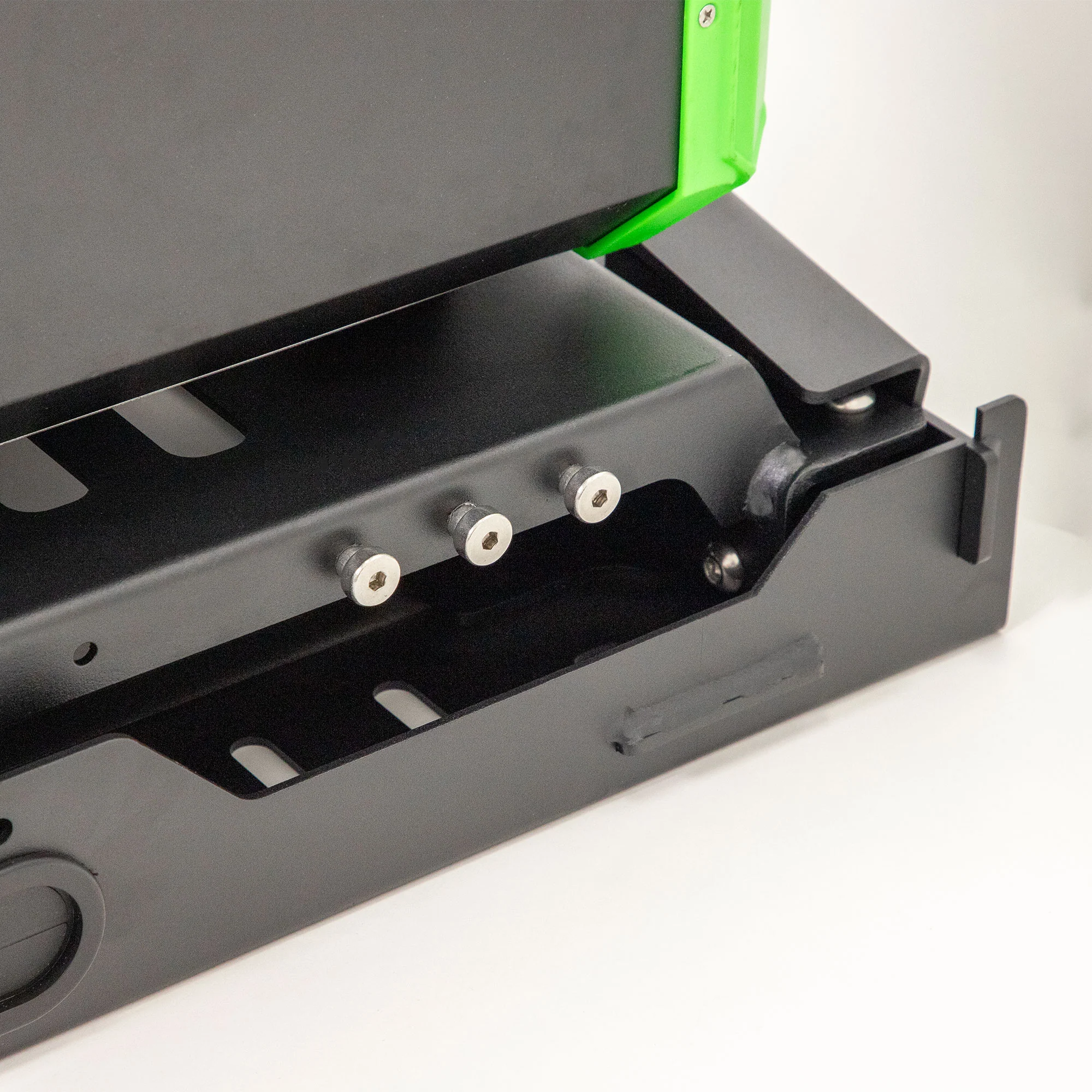 12V MasterHub Fridge Slide with 100ah Battery MPPT Controller & 40A DCDC Charger - Image 11