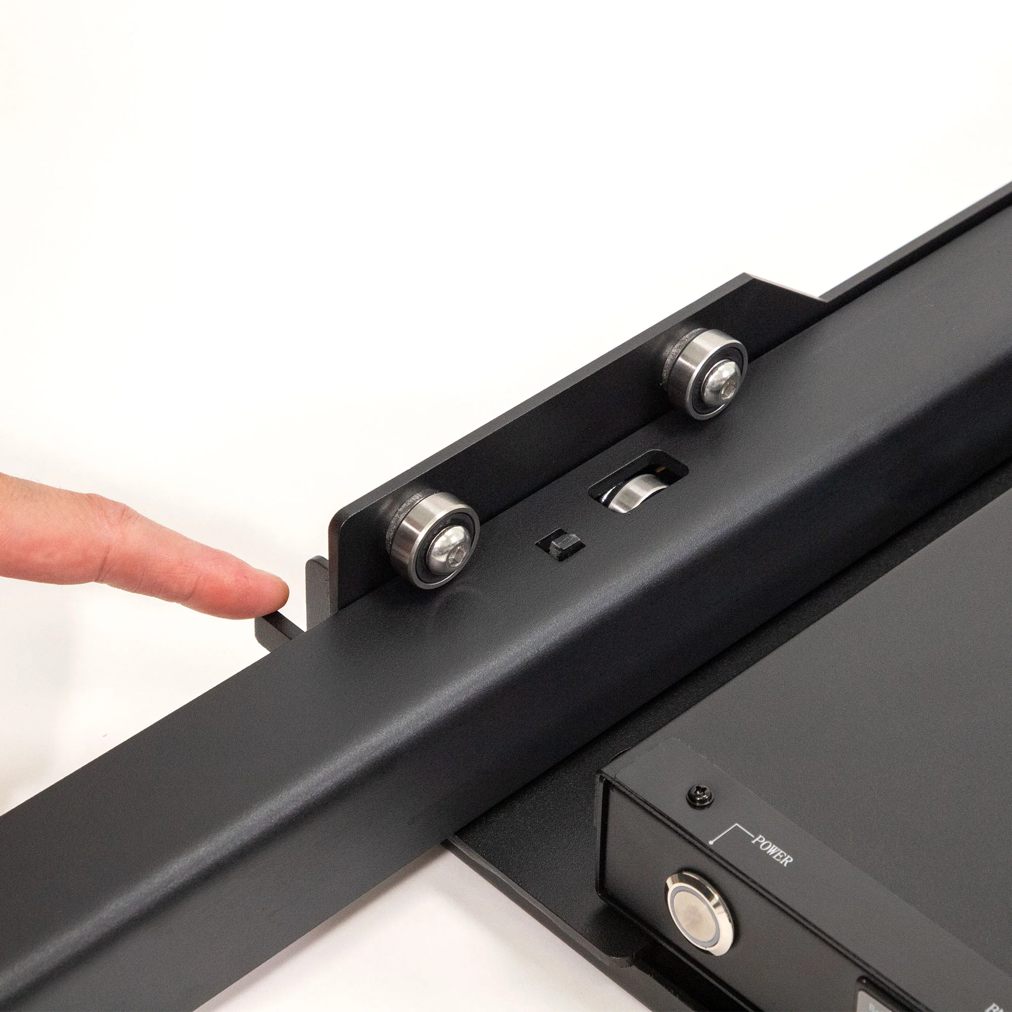 12V MasterHub Fridge Slide with 100ah Battery MPPT Controller & 40A DCDC Charger - Image 14